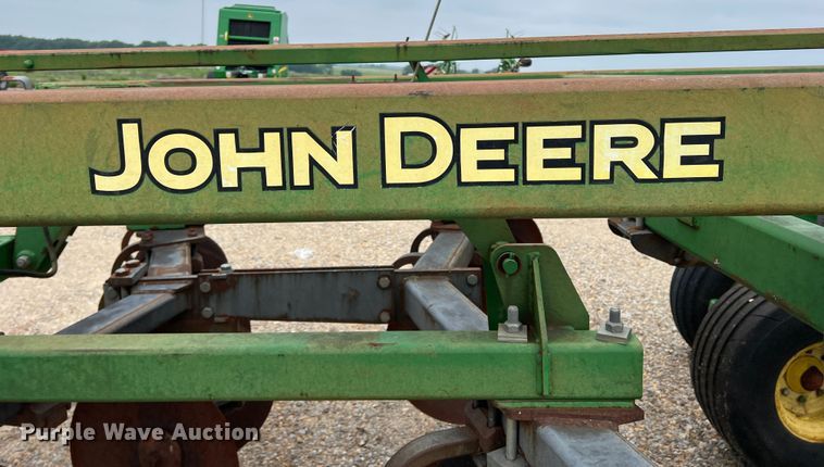 image for item DK7928 John Deere 2700  disk ripper
