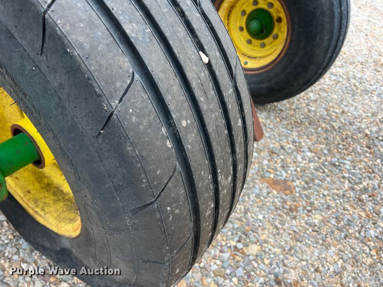 image for item DK7928 John Deere 2700  disk ripper