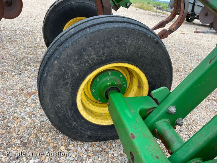 image for item DK7928 John Deere 2700  disk ripper