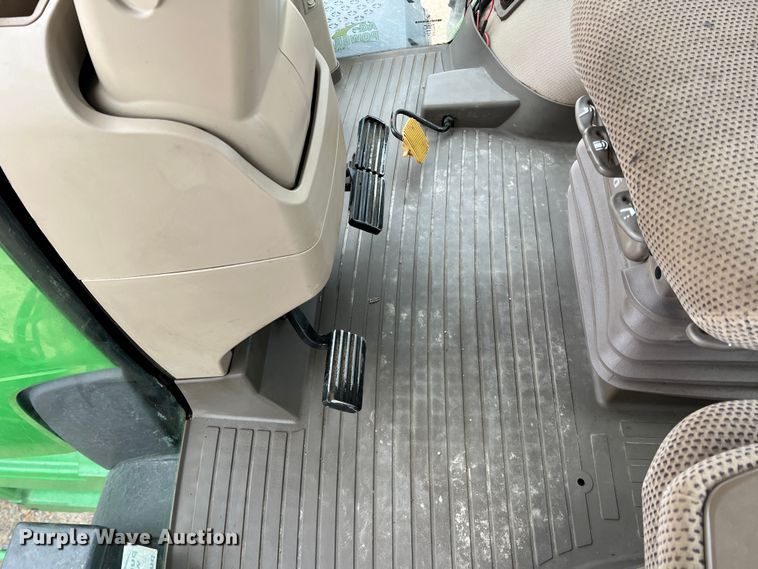 image for item DK7939 2017 John Deere 8245R  MFWD tractor