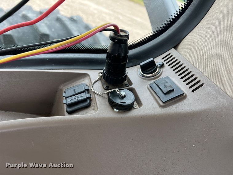 image for item DK7939 2017 John Deere 8245R  MFWD tractor