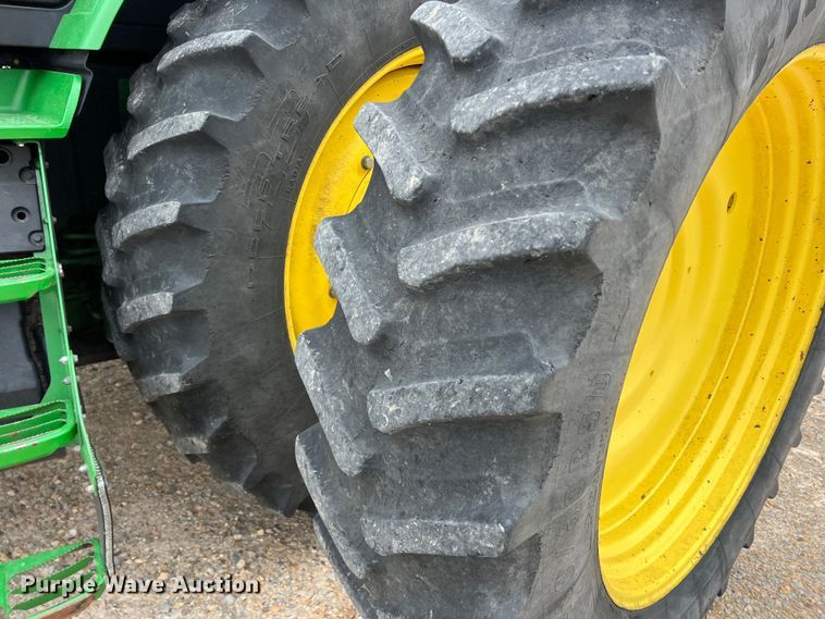 image for item DK7939 2017 John Deere 8245R  MFWD tractor