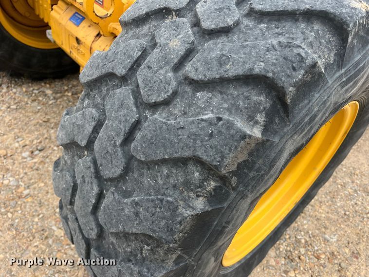 image for item DK7940 2016 John Deere 324K  wheel loader