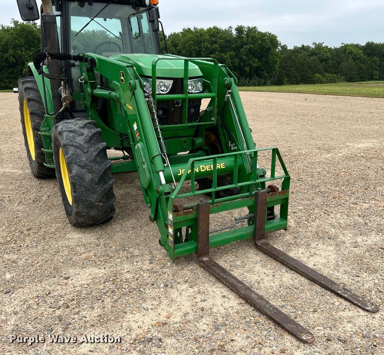image for item DK7941 2015 John Deere 6105M  MFWD tractor
