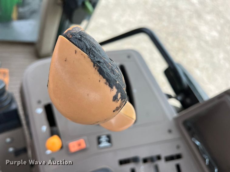 image for item DK7941 2015 John Deere 6105M  MFWD tractor