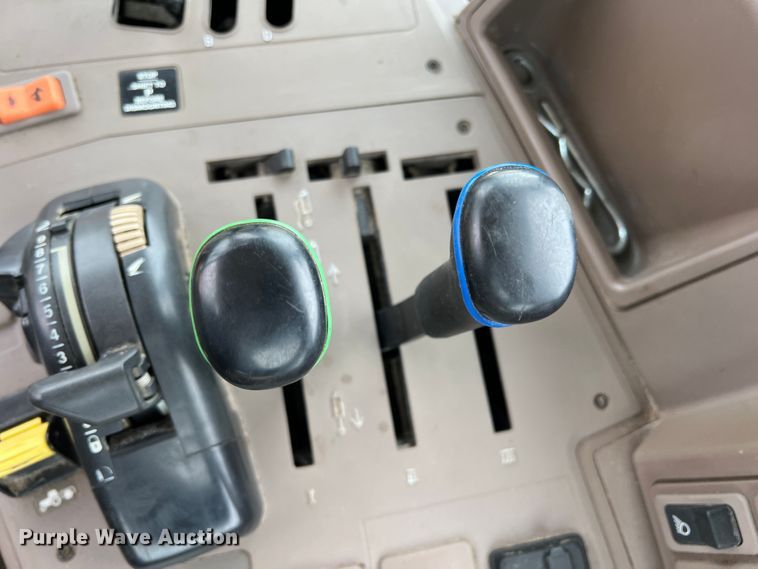 image for item DK7941 2015 John Deere 6105M  MFWD tractor