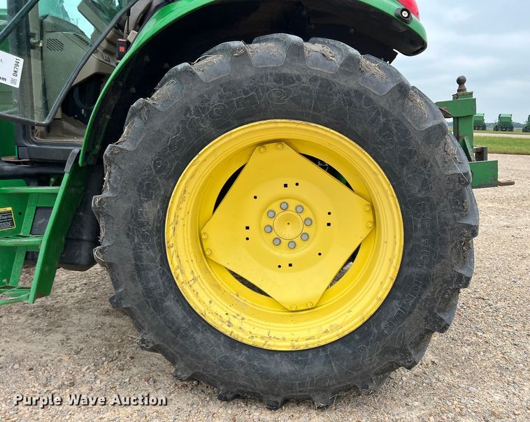 image for item DK7941 2015 John Deere 6105M  MFWD tractor