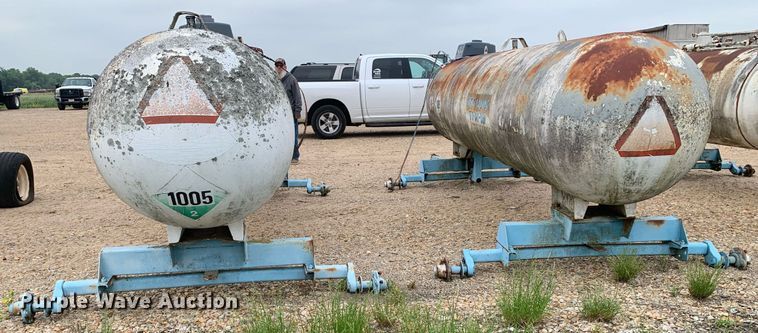 image for item DK7966 (2) NH3 tanks