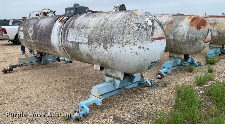 image for item DK7966 (2) NH3 tanks