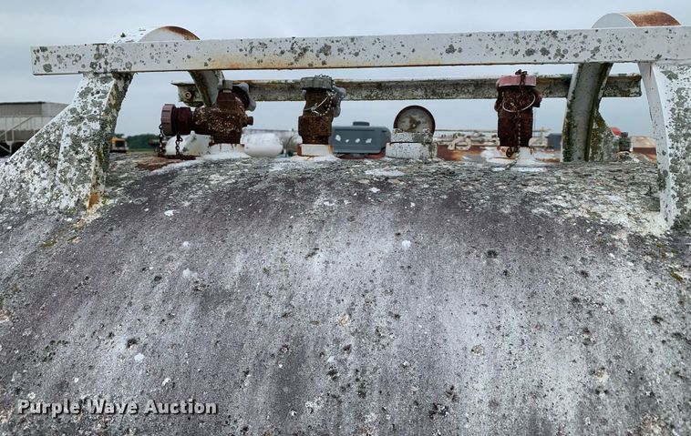 image for item DK7966 (2) NH3 tanks