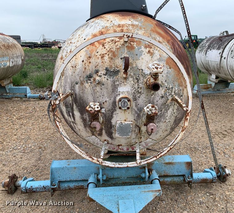 image for item DK7966 (2) NH3 tanks