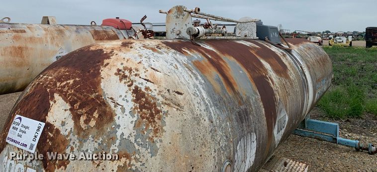 image for item DK7967 (2) NH3 tanks