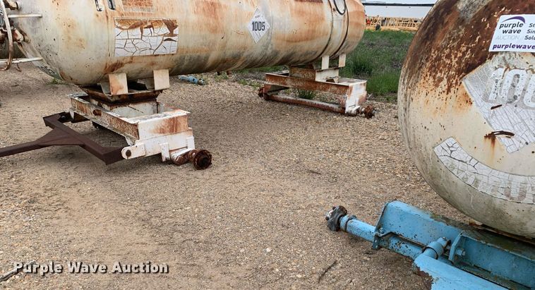 image for item DK7967 (2) NH3 tanks