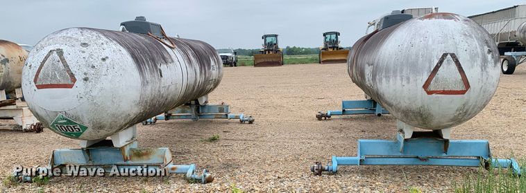 image for item DK7968 (2) NH3 tanks