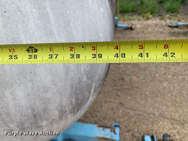 image for item DK7968 (2) NH3 tanks