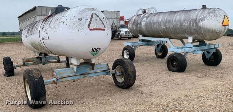 image for item DK7969 (2) NH3 tanks