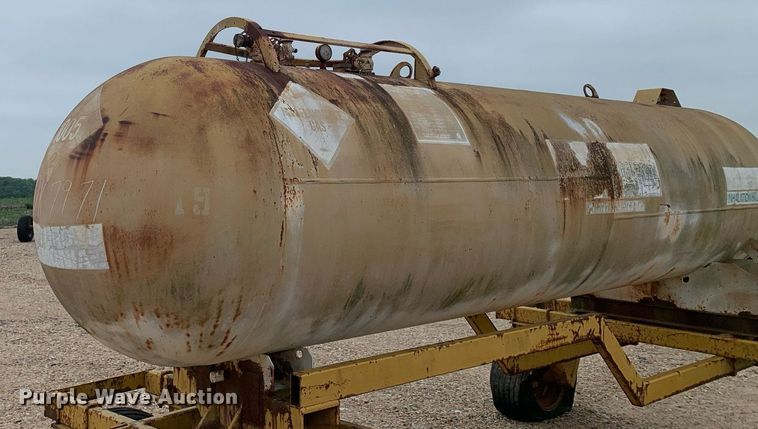 image for item DK7971 (2) NH3 tanks