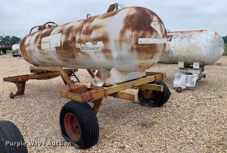 image for item DK7973 (2) NH3 tanks