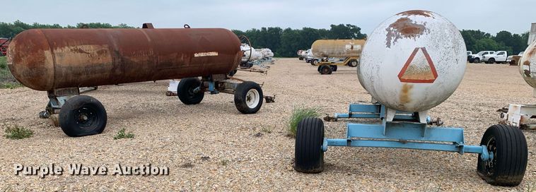 image for item DK7974 (2) NH3 tanks