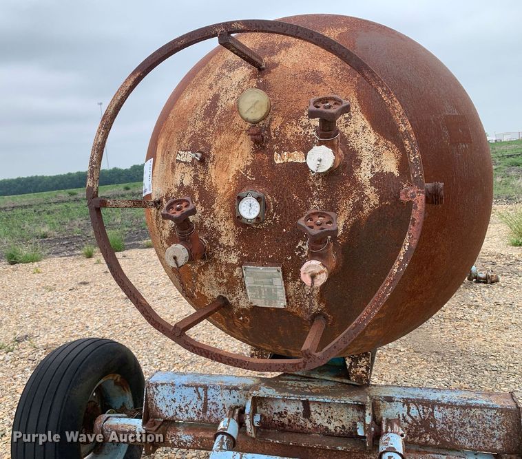 image for item DK7974 (2) NH3 tanks