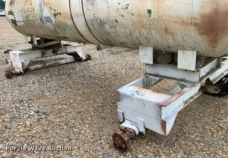 image for item DK7975 (2) NH3 tanks