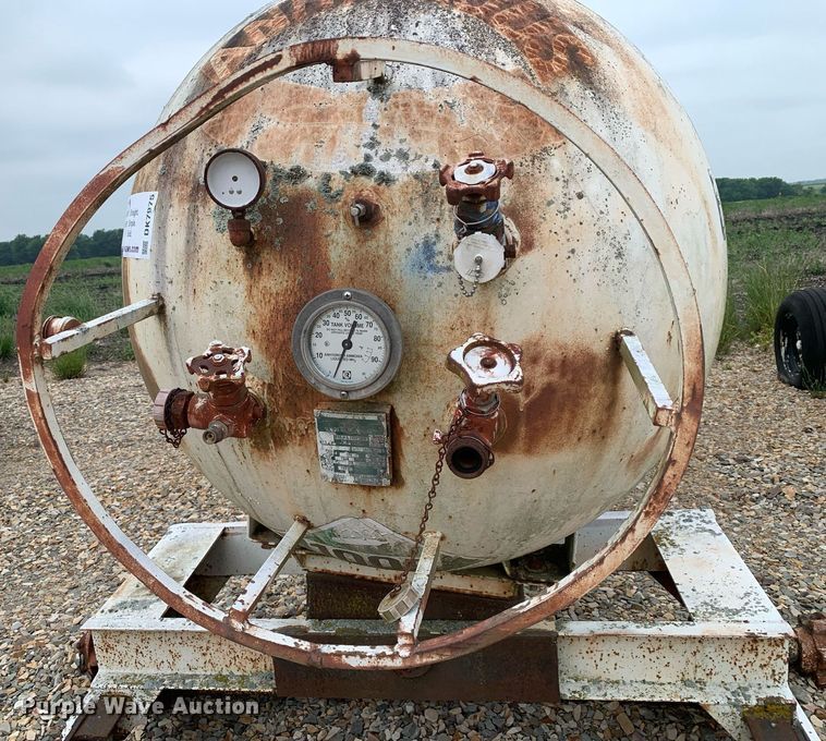 image for item DK7975 (2) NH3 tanks