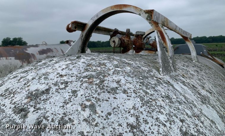 image for item DK7975 (2) NH3 tanks