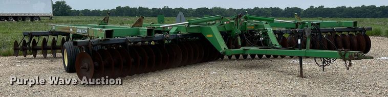 image for item DK7987 John Deere 650  tandem disk