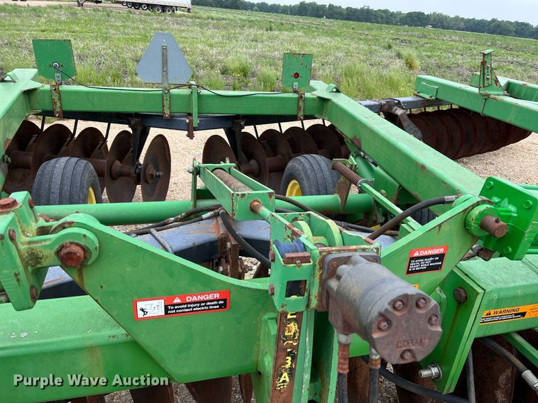 image for item DK7987 John Deere 650  tandem disk