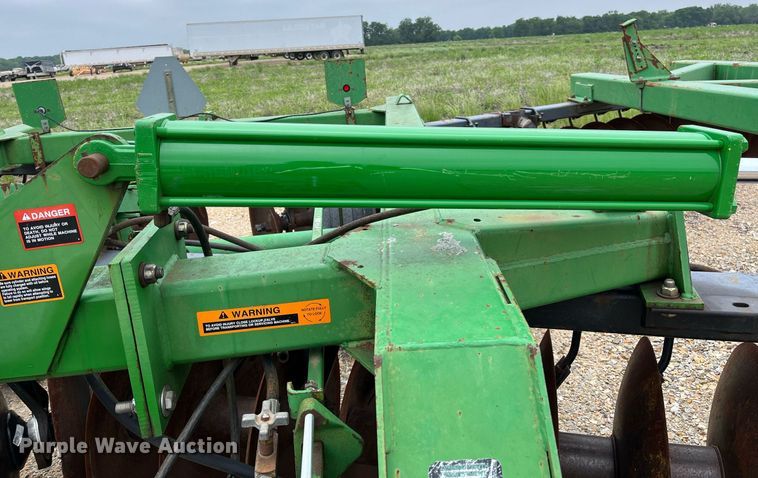 image for item DK7987 John Deere 650  tandem disk