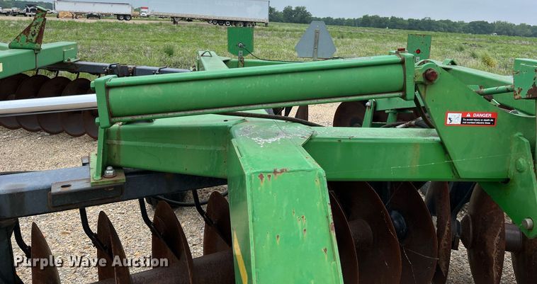 image for item DK7987 John Deere 650  tandem disk