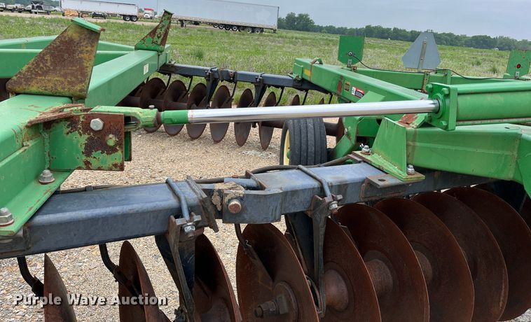 image for item DK7987 John Deere 650  tandem disk