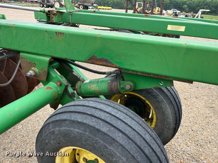 image for item DK7987 John Deere 650  tandem disk
