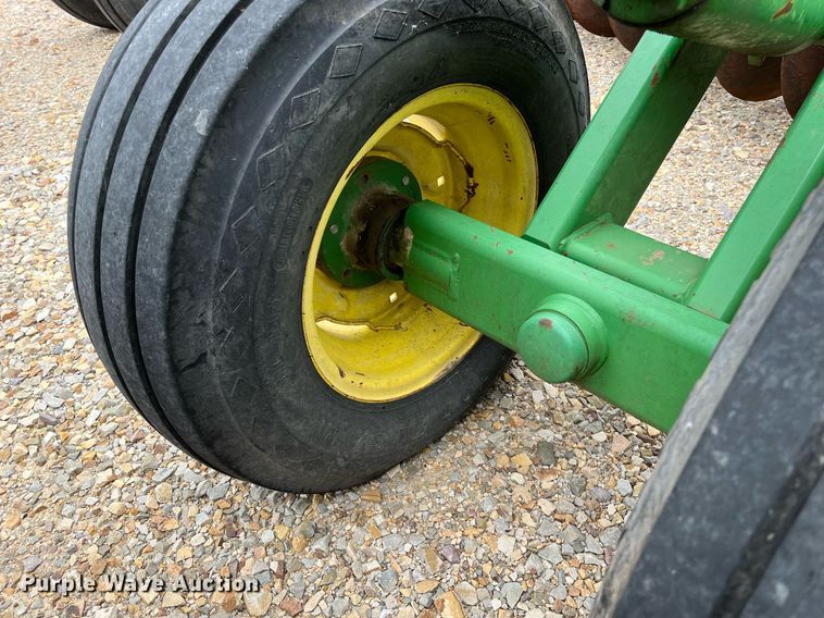 image for item DK7987 John Deere 650  tandem disk