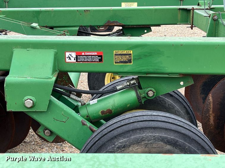 image for item DK7987 John Deere 650  tandem disk
