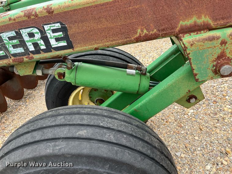 image for item DK7987 John Deere 650  tandem disk