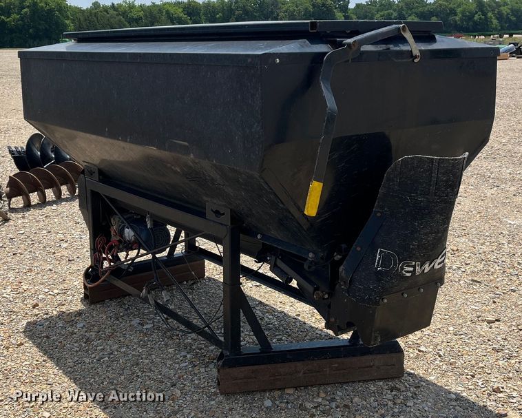 image for item DK7992 DewEze Beefcake 2000 ELE  cake feeder