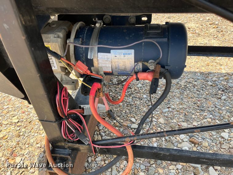 image for item DK7992 DewEze Beefcake 2000 ELE  cake feeder