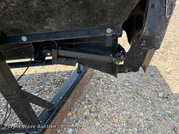 image for item DK7992 DewEze Beefcake 2000 ELE  cake feeder