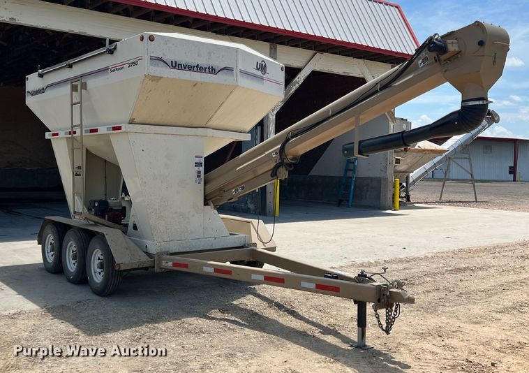 image for item DR5728 2011 Unverferth SeedRunner 3750  seed tender