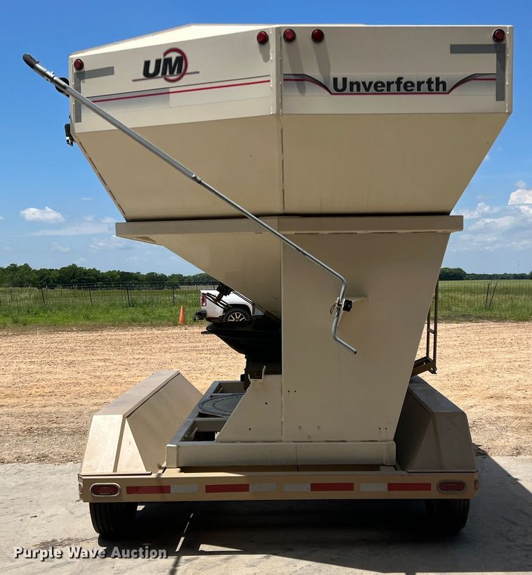 image for item DR5728 2011 Unverferth SeedRunner 3750  seed tender