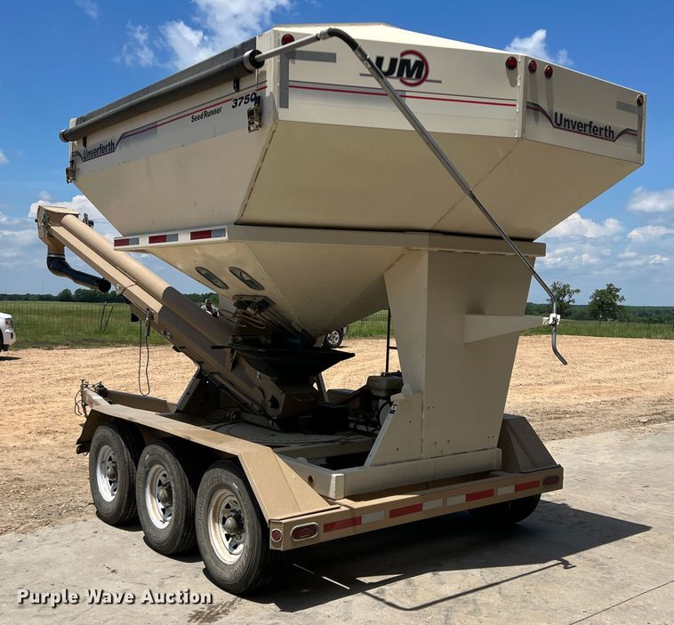 image for item DR5728 2011 Unverferth SeedRunner 3750  seed tender