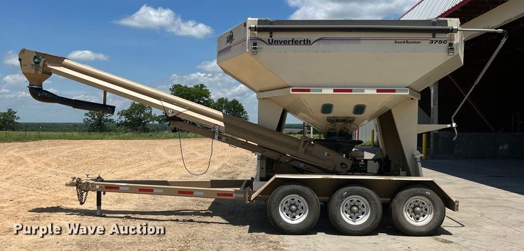 image for item DR5728 2011 Unverferth SeedRunner 3750  seed tender