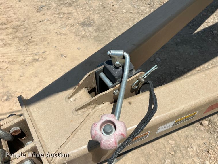 image for item DR5728 2011 Unverferth SeedRunner 3750  seed tender