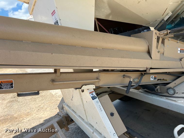 image for item DR5728 2011 Unverferth SeedRunner 3750  seed tender