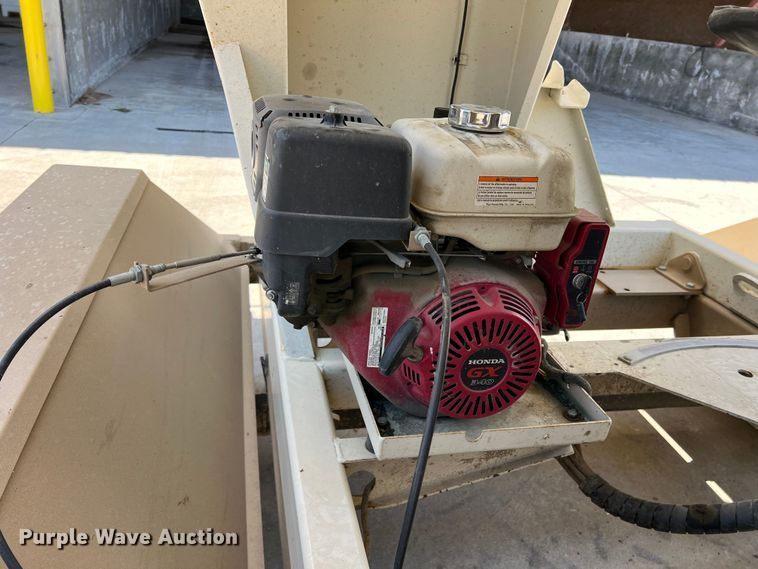 image for item DR5728 2011 Unverferth SeedRunner 3750  seed tender