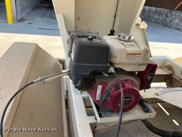 image for item DR5728 2011 Unverferth SeedRunner 3750  seed tender