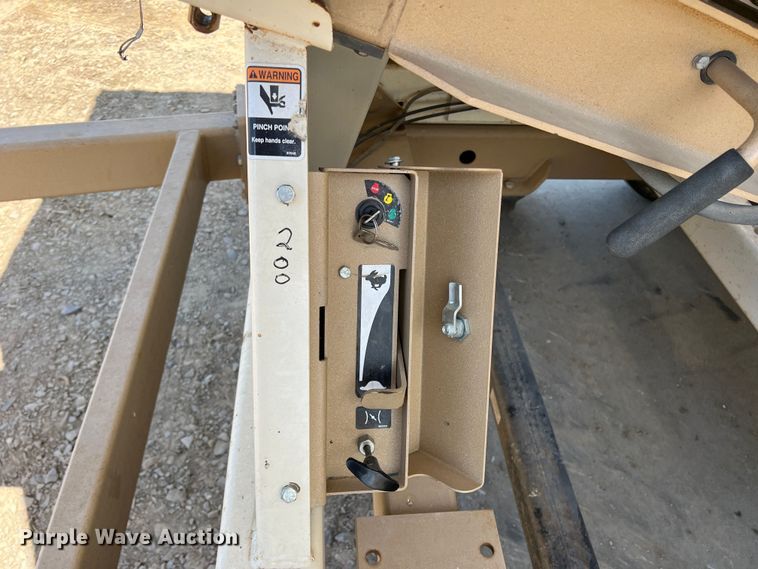 image for item DR5728 2011 Unverferth SeedRunner 3750  seed tender