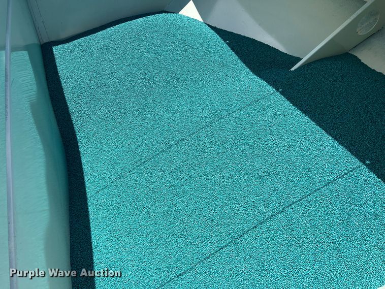 image for item DR5728 2011 Unverferth SeedRunner 3750  seed tender