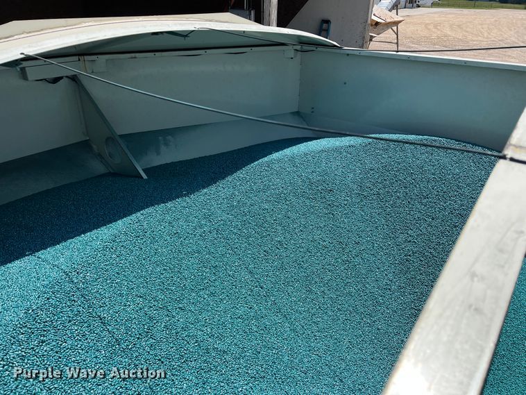 image for item DR5728 2011 Unverferth SeedRunner 3750  seed tender